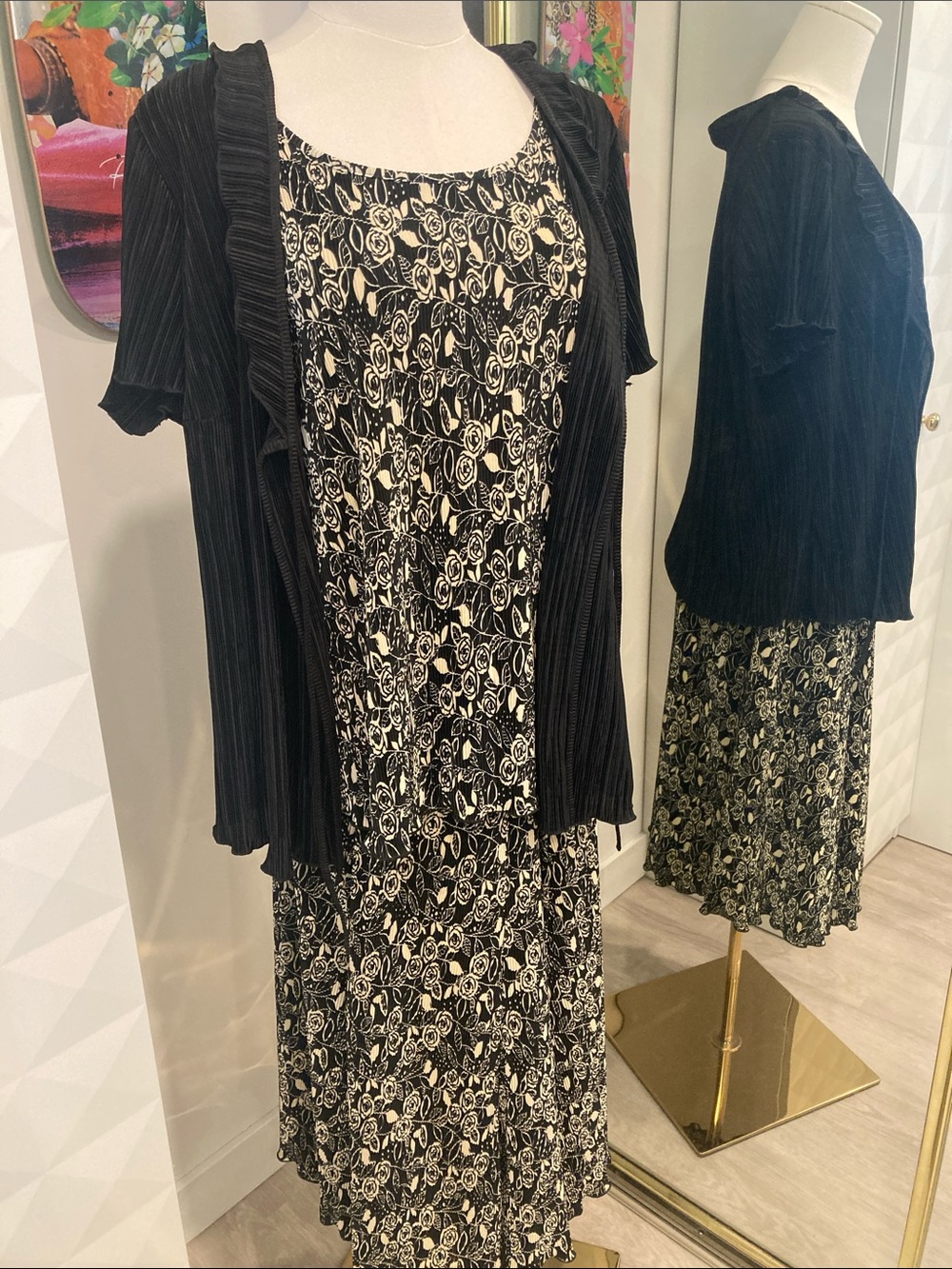 Black & Ivory Floral Skirt Set Size 18/20 with attached Short Sleeve Cardigan